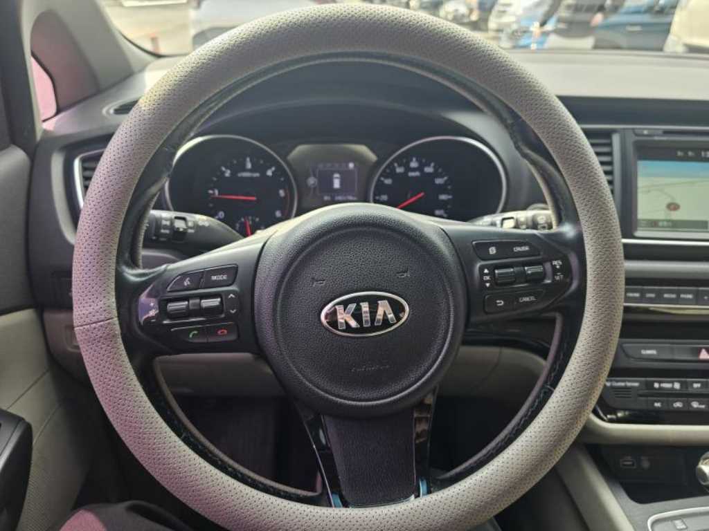 KIA Carnival - Vista 7