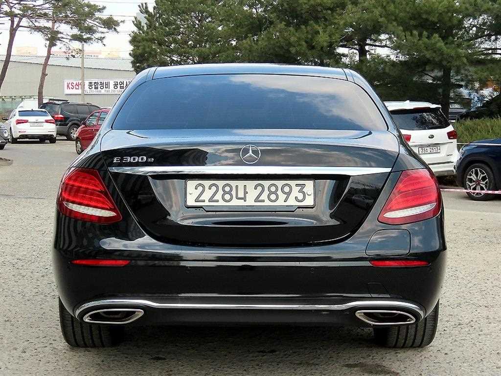 Mercedes Benz E class - Vista 4