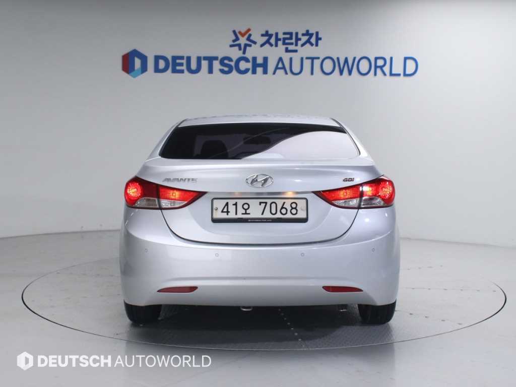 HYUNDAI Avante - Vista 4