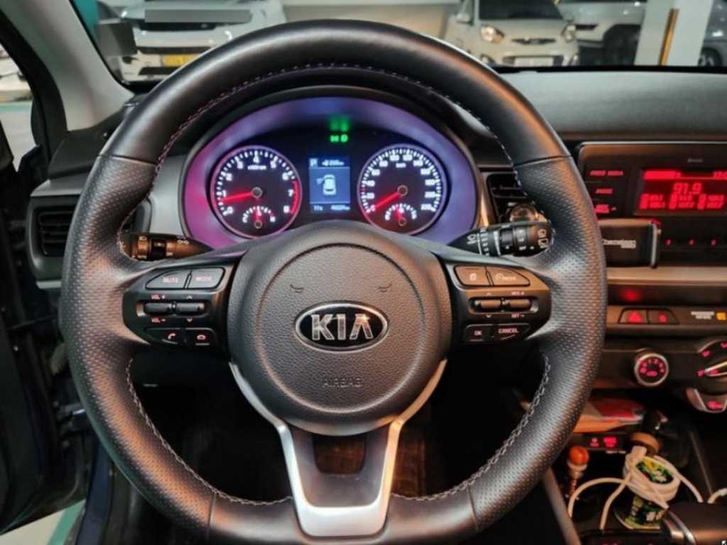 KIA Stonic - Vista 4