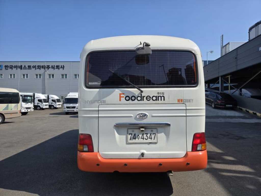 medium and large bus Hyundai bus - Vista 4