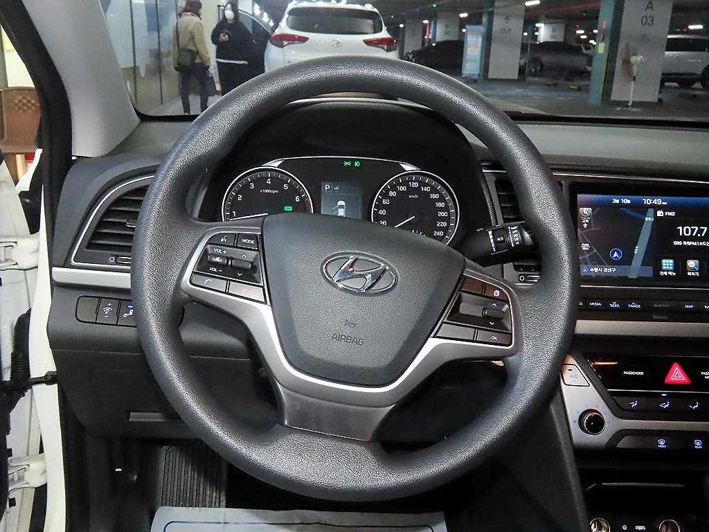 HYUNDAI Avante - Vista 8