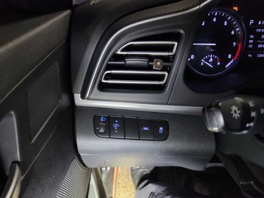 HYUNDAI Avante - Vista 10