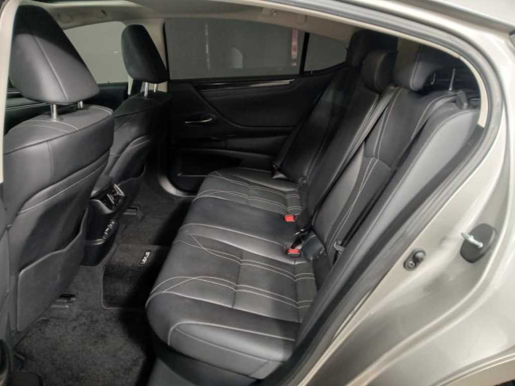 Lexus ES - Vista 7