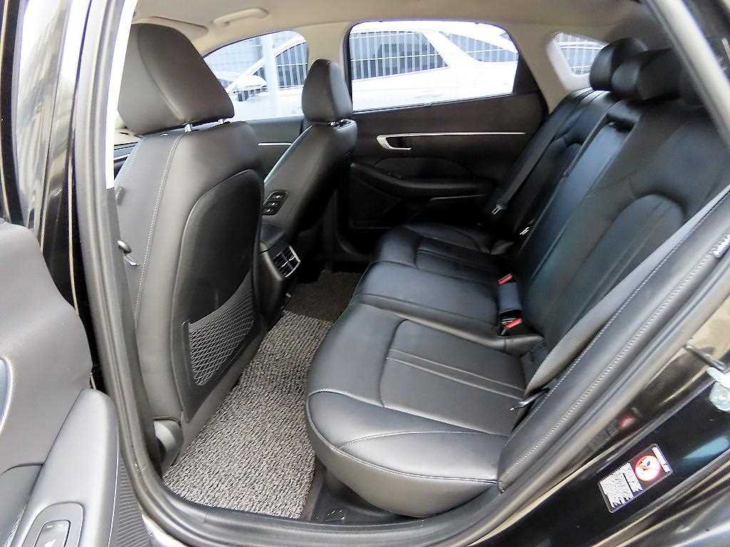 HYUNDAI Sonata - Vista 6