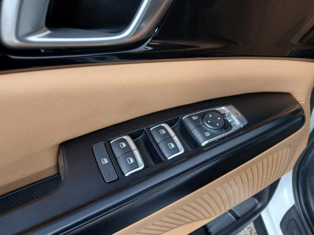 KIA Carnival - Vista 10