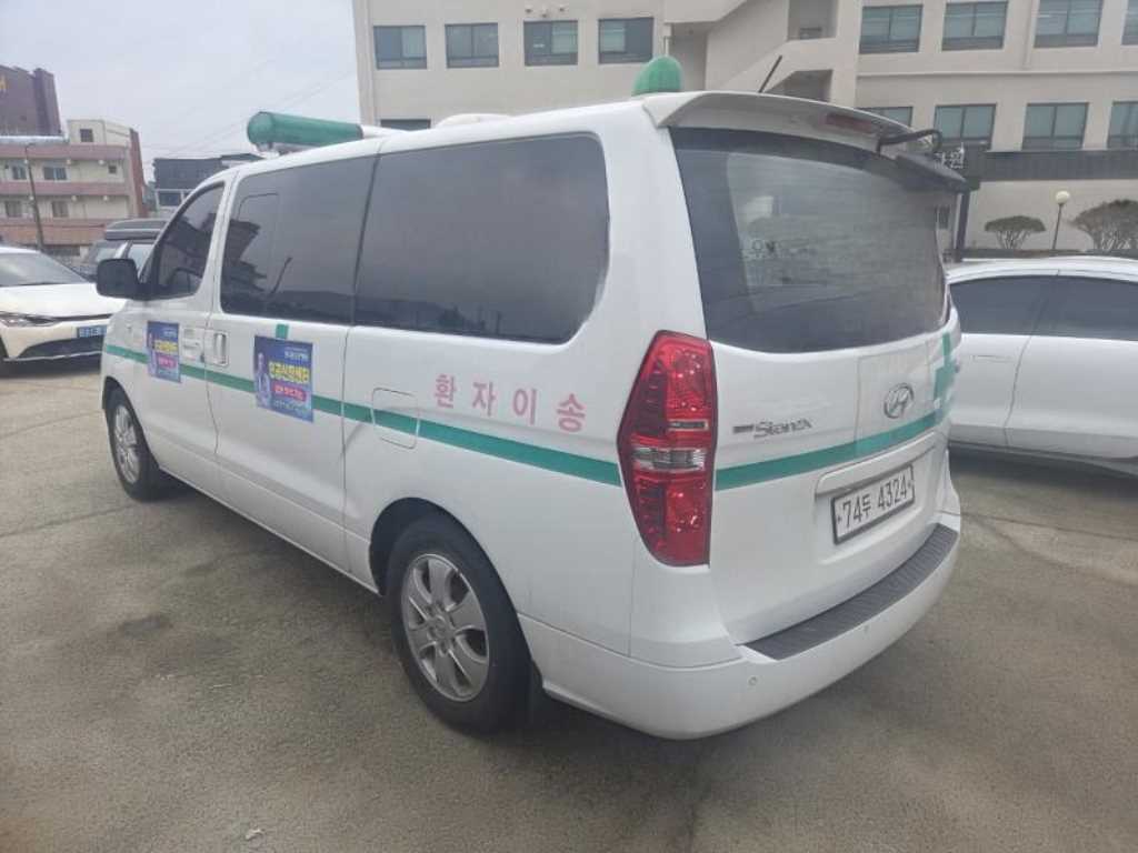 HYUNDAI Starex - Vista 6