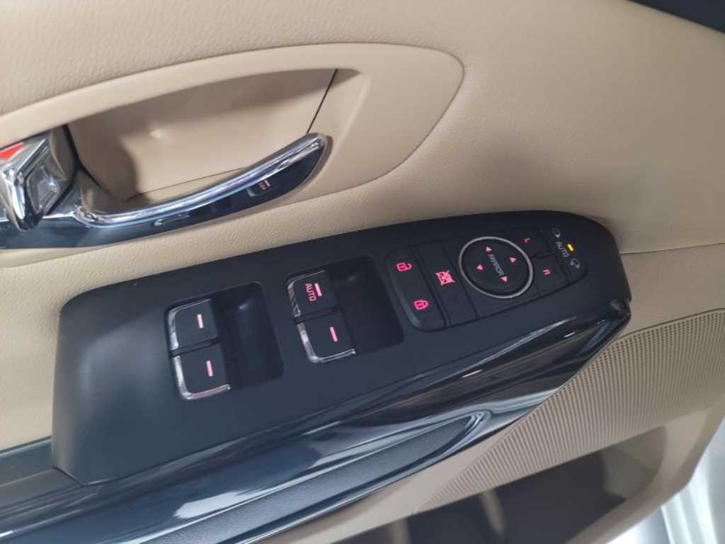 KIA Carnival - Vista 12