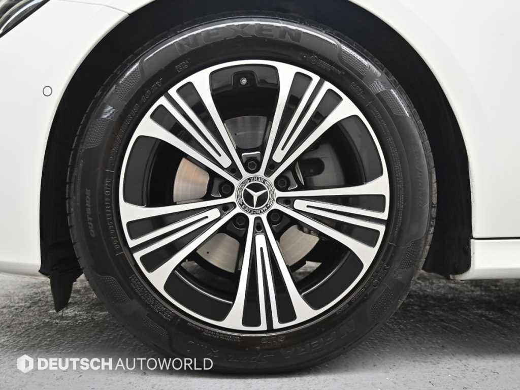 Mercedes Benz E class - Vista 5