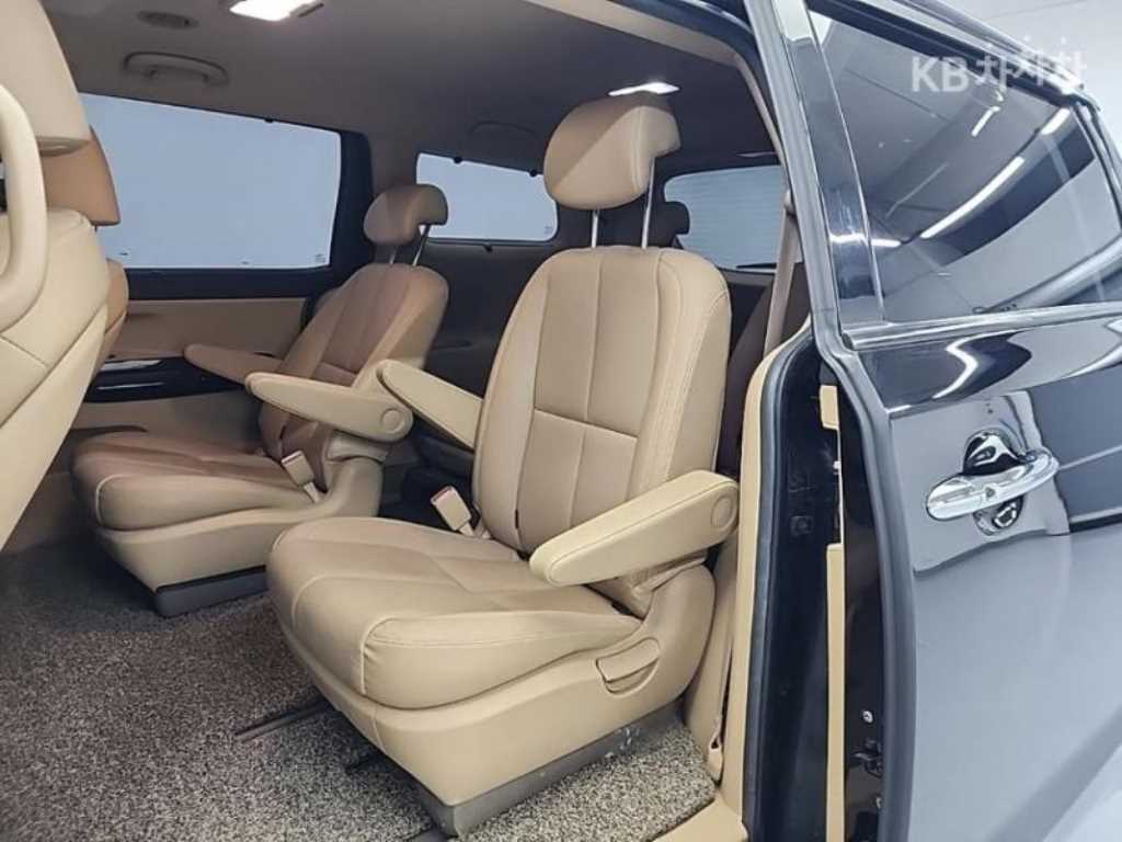 KIA Carnival - Vista 6