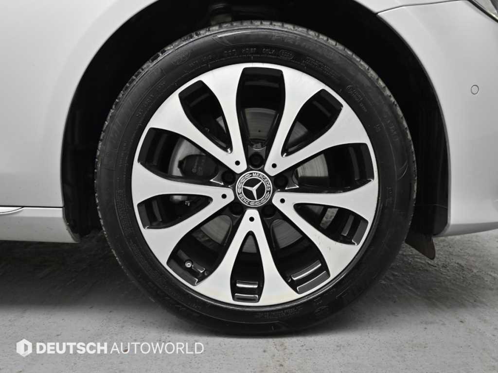 Mercedes Benz E class - Vista 6