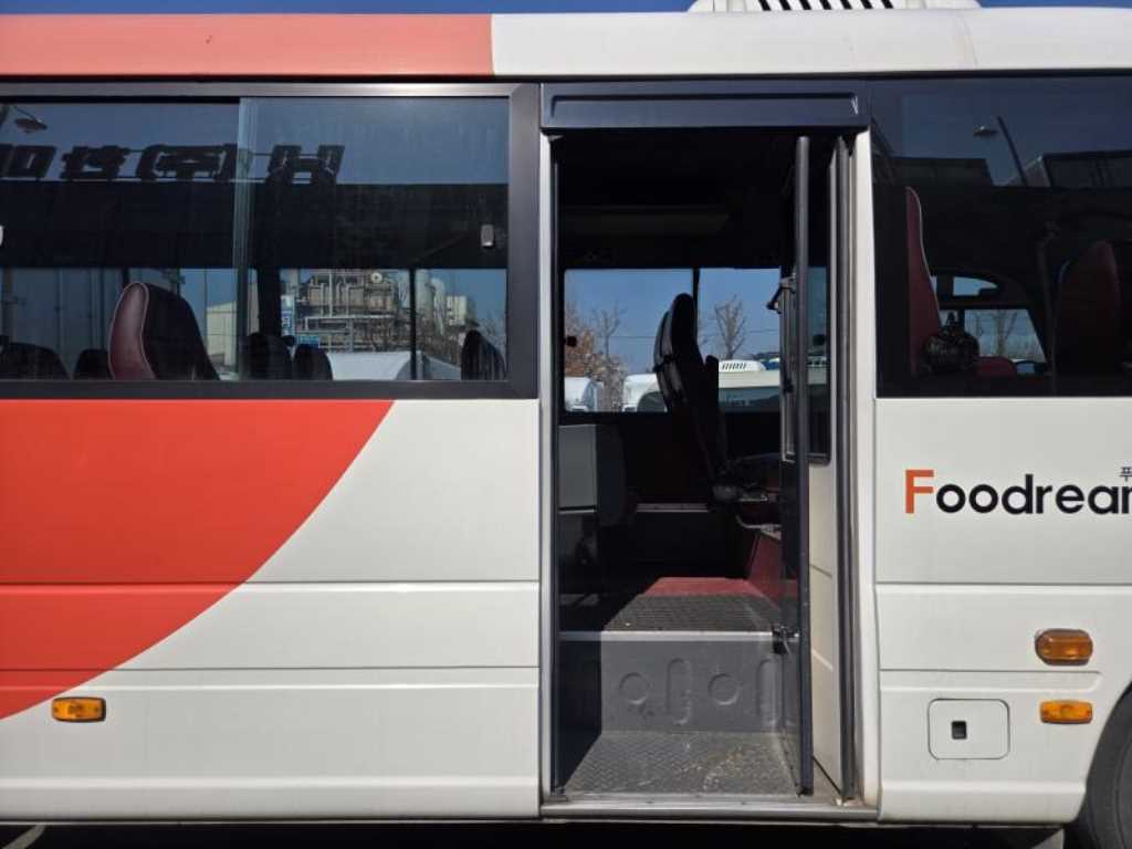 medium and large bus Hyundai bus - Vista 8