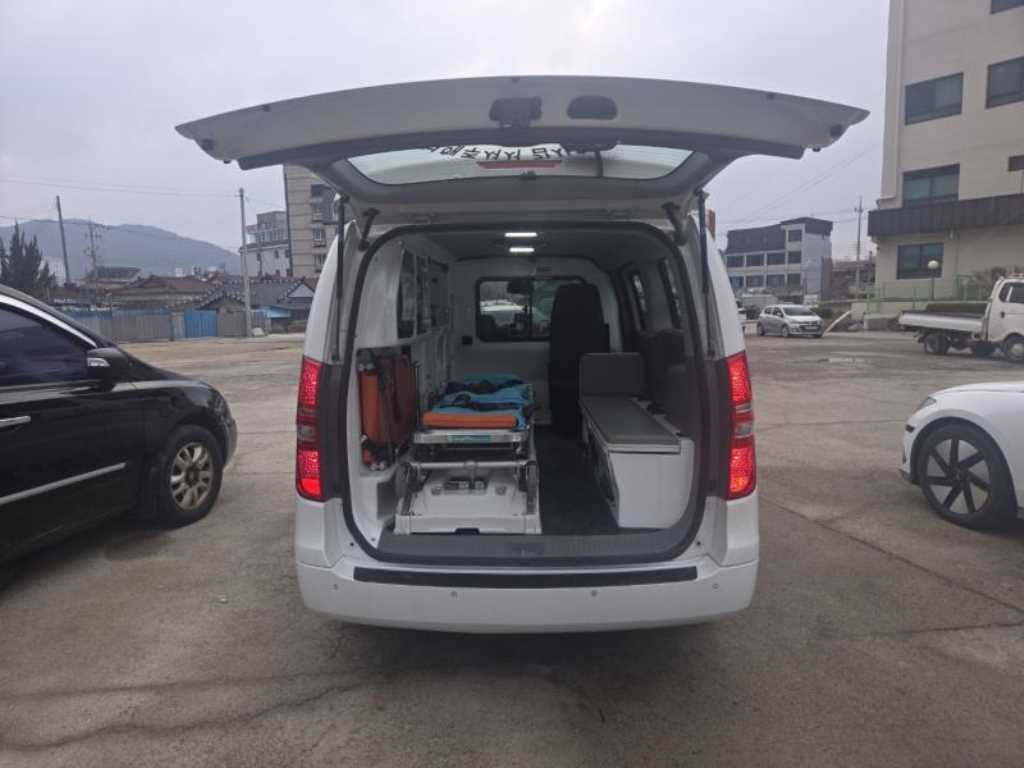 HYUNDAI Starex - Vista 7