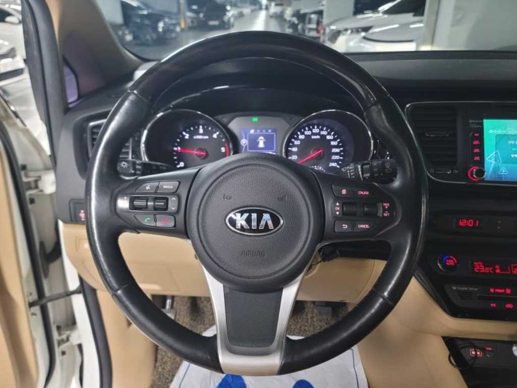 KIA Carnival - Vista 6