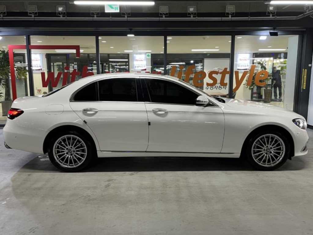 Mercedes Benz E class - Vista 3