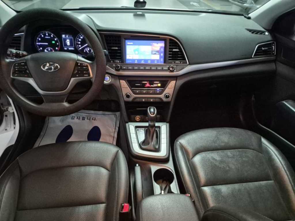 HYUNDAI Avante - Vista 7