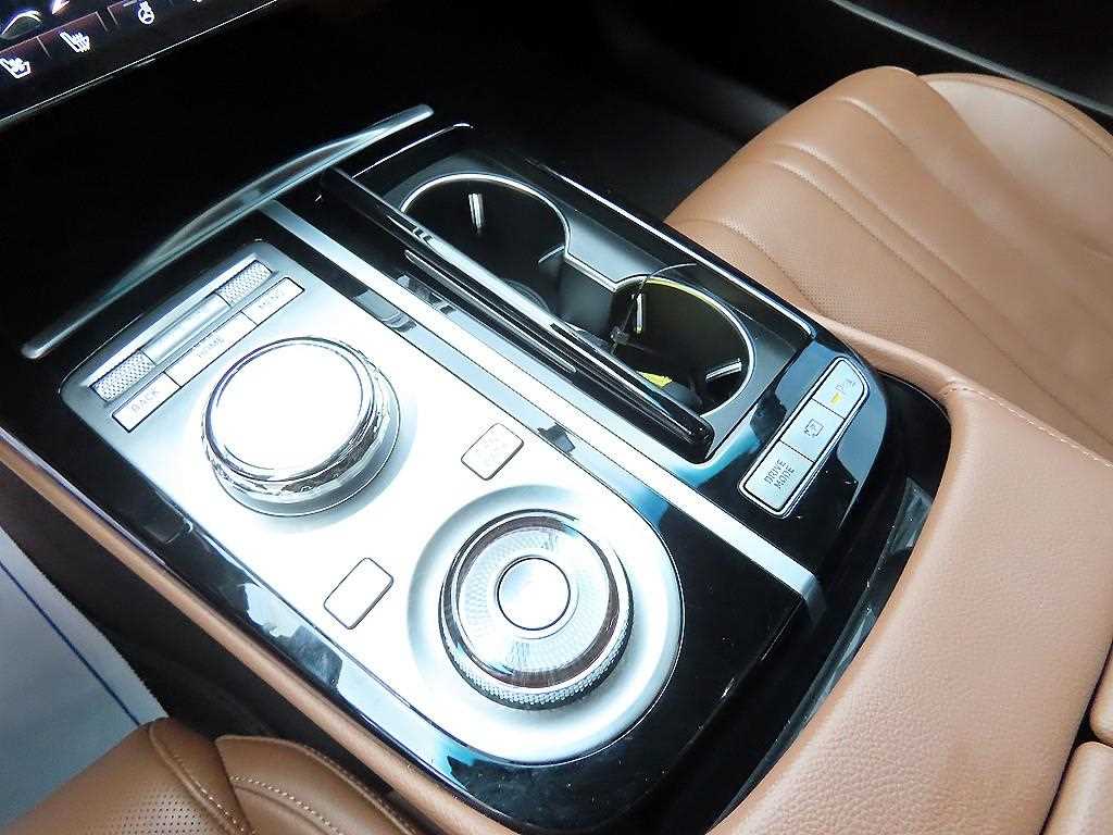 Genesis G80 - Vista 10