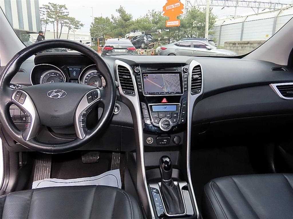 HYUNDAI i30 - Vista 7