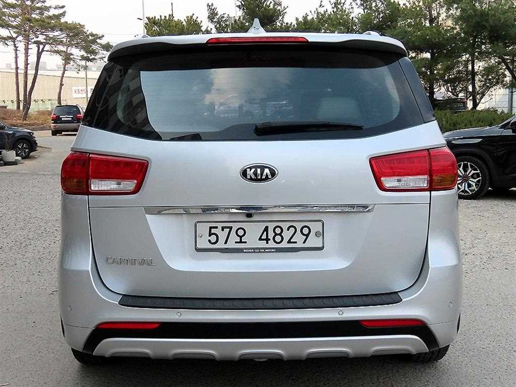 KIA Carnival - Vista 4