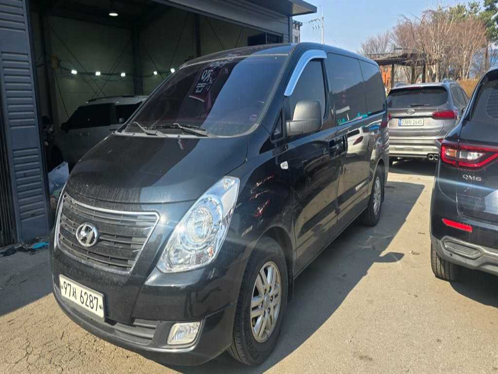 HYUNDAI Starex - Vista 4