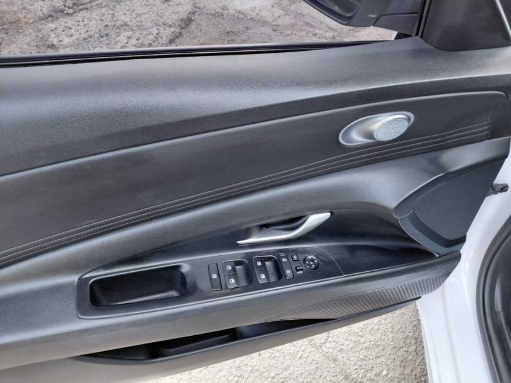 HYUNDAI Avante - Vista 9