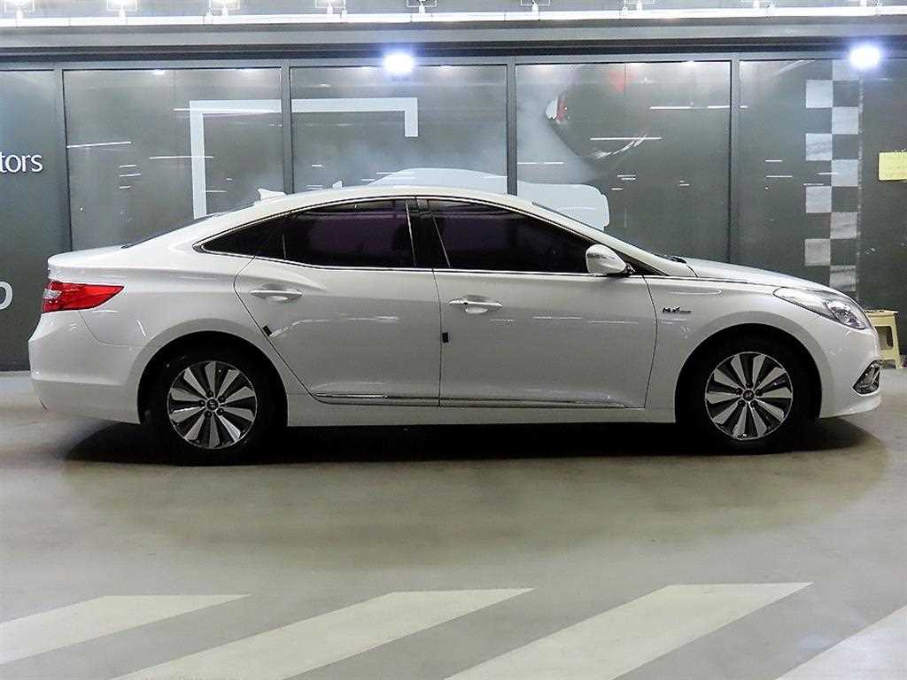 HYUNDAI Grandeur - Vista 3