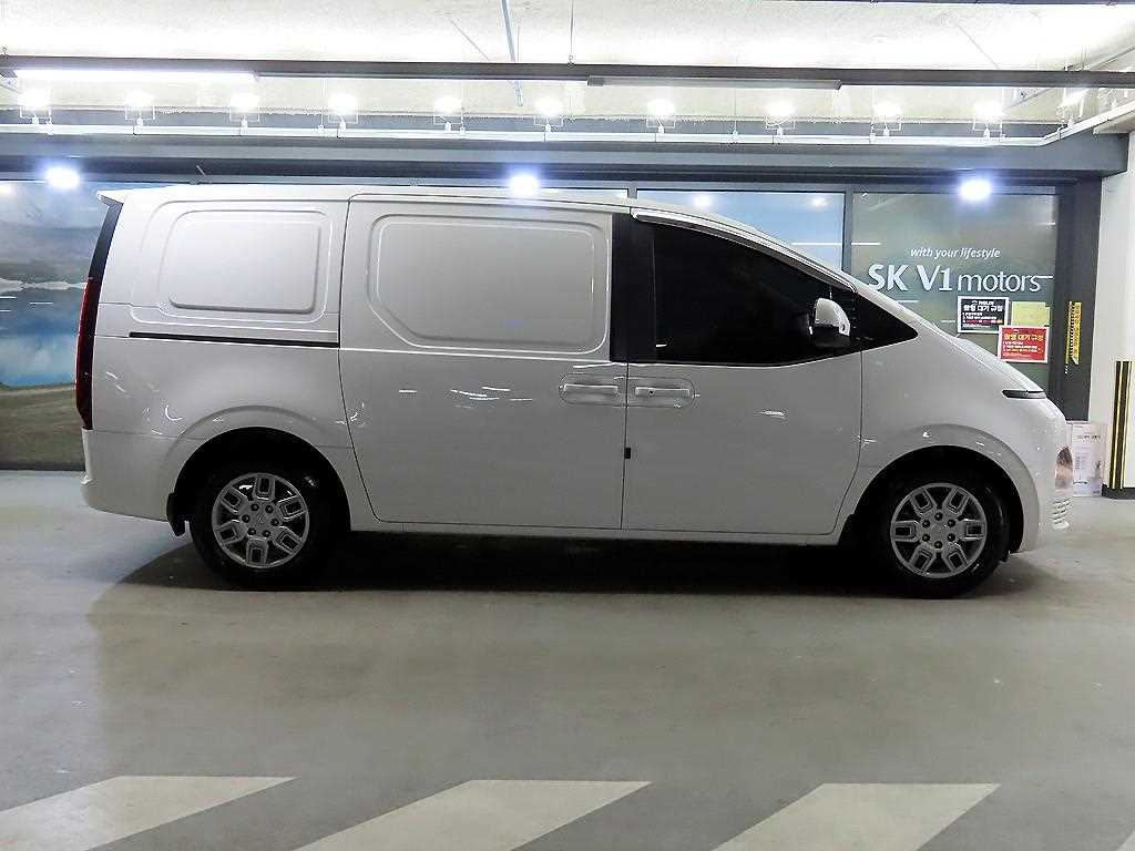 HYUNDAI Staria - Vista 3