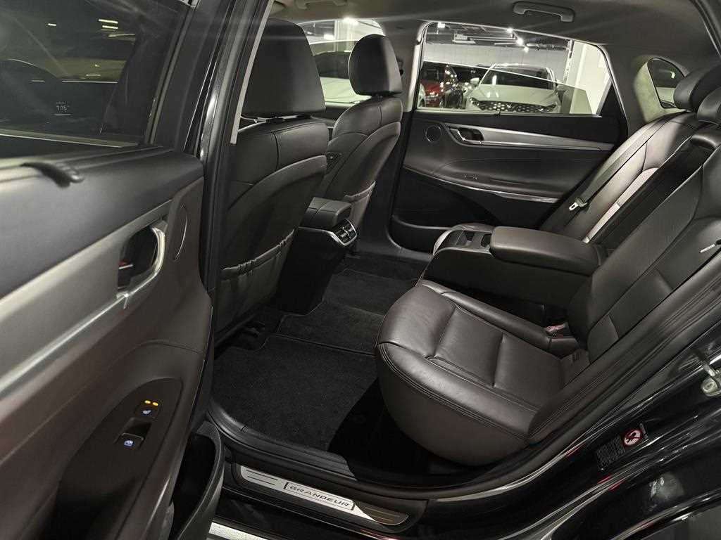 HYUNDAI Grandeur - Vista 11