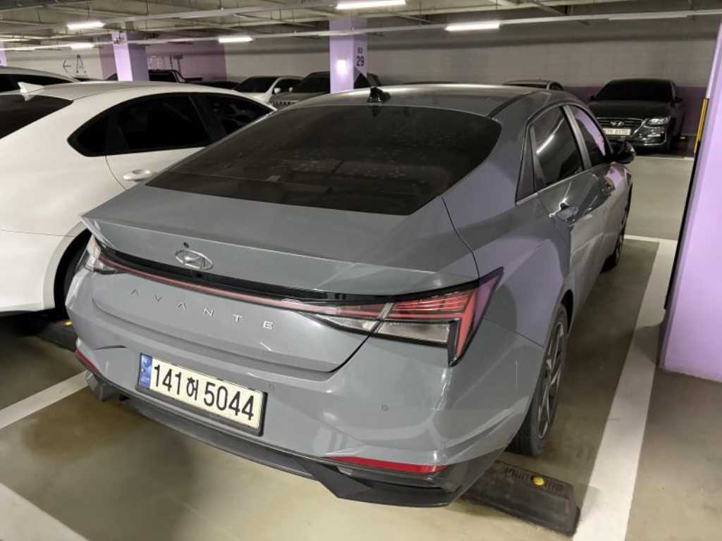 HYUNDAI Avante - Vista 3