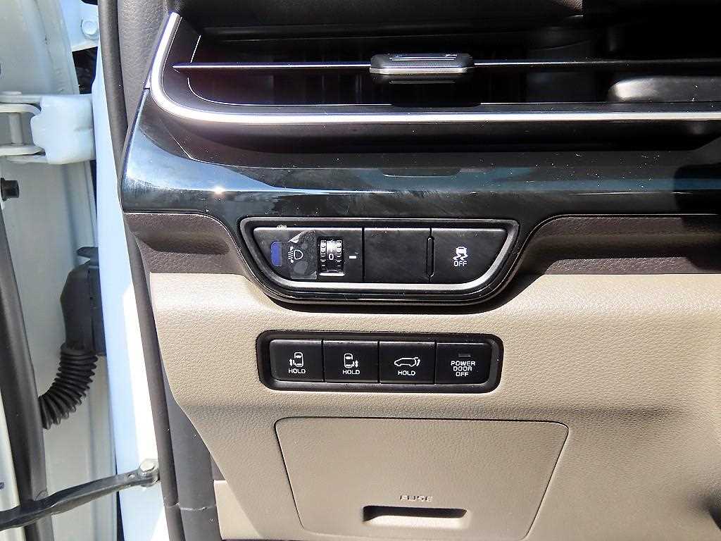 KIA Carnival - Vista 12
