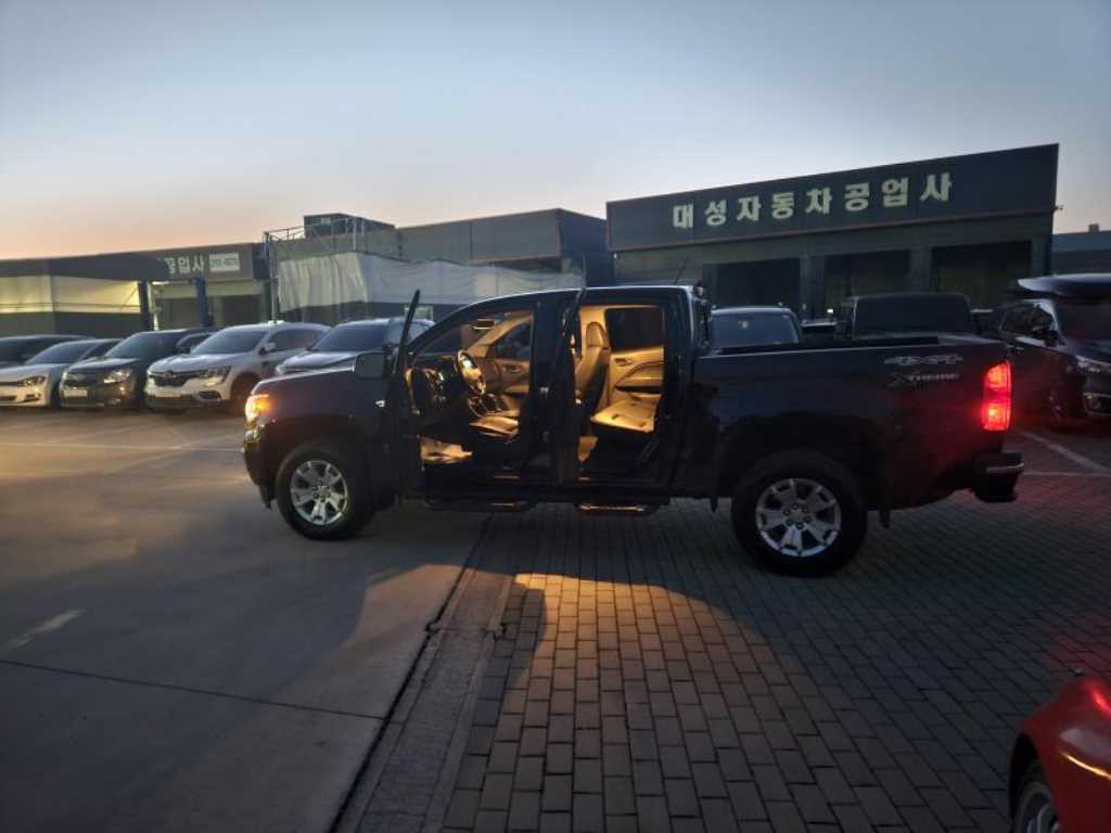 Chevrolet ?Colorado 2022 Negro - Importación desde Corea - HF Imports Iquique - Foto 15