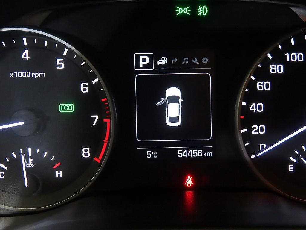 HYUNDAI Avante - Vista 9