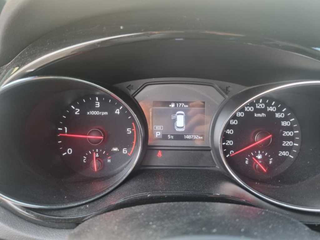 KIA Carnival - Vista 5