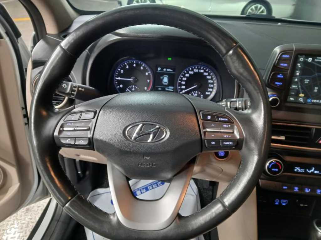 HYUNDAI Kona - Vista 8