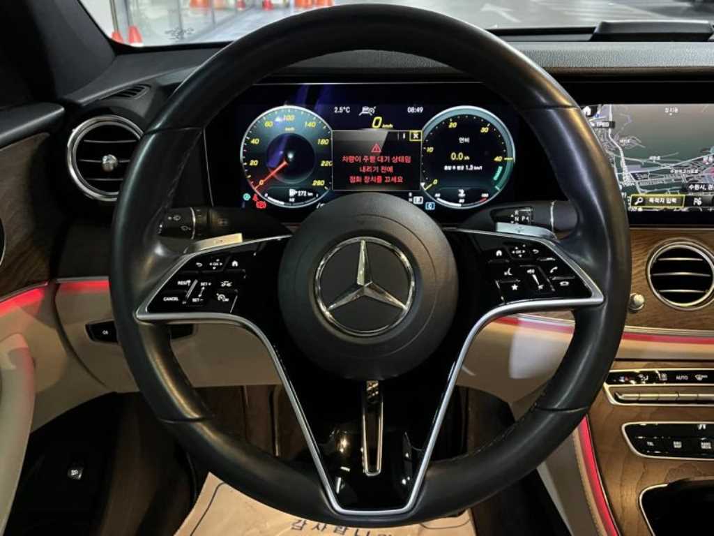 Mercedes Benz E class - Vista 8