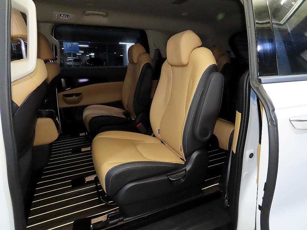 KIA Carnival - Vista 7