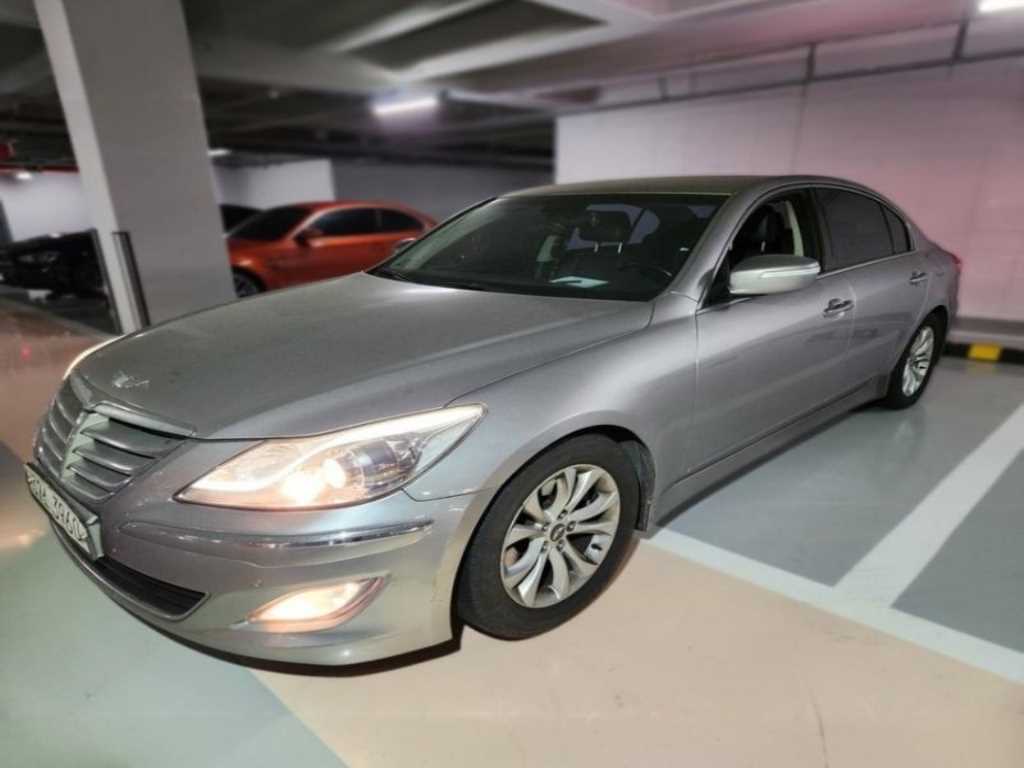 HYUNDAI Genesis - Vista 2