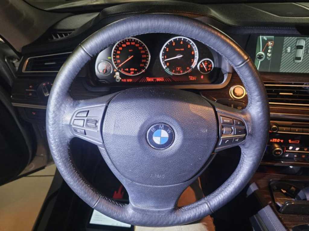 BMW 7 Series - Vista 8