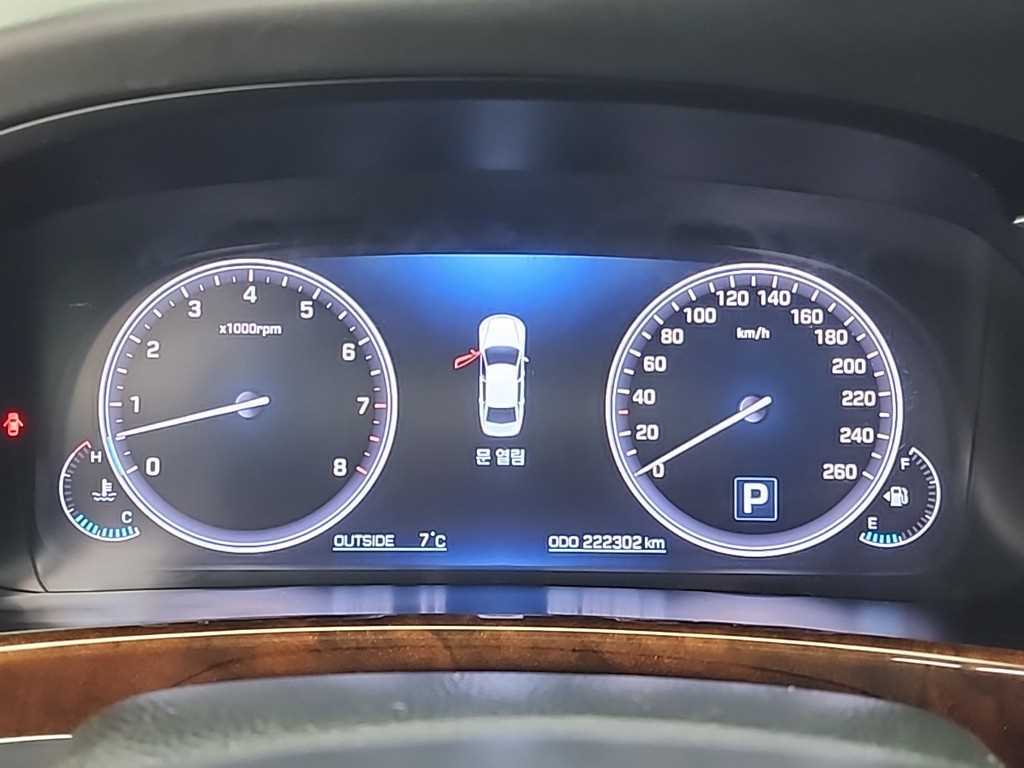 HYUNDAI Equus - Vista 6