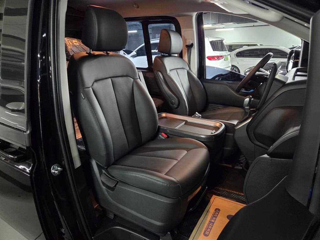 HYUNDAI Staria - Vista 10