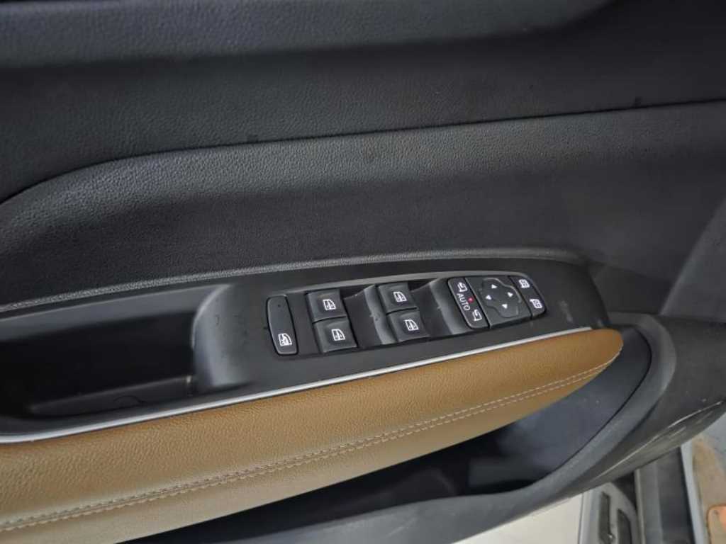 SAMSUNG QM6 - Vista 6