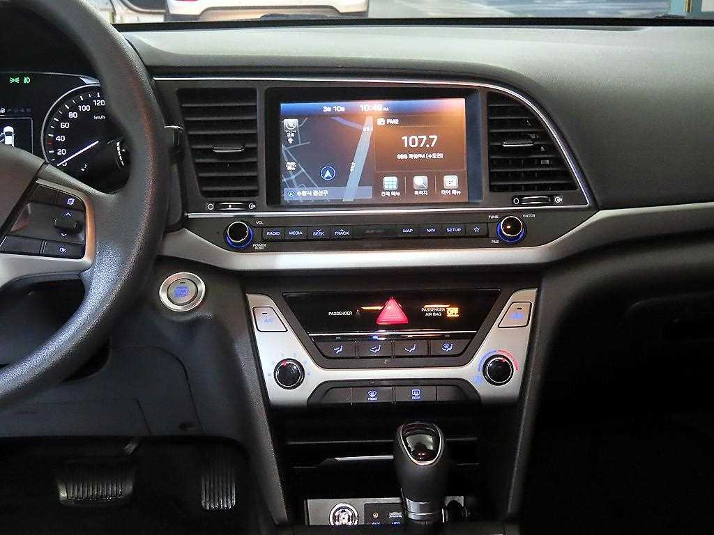 HYUNDAI Avante - Vista 11