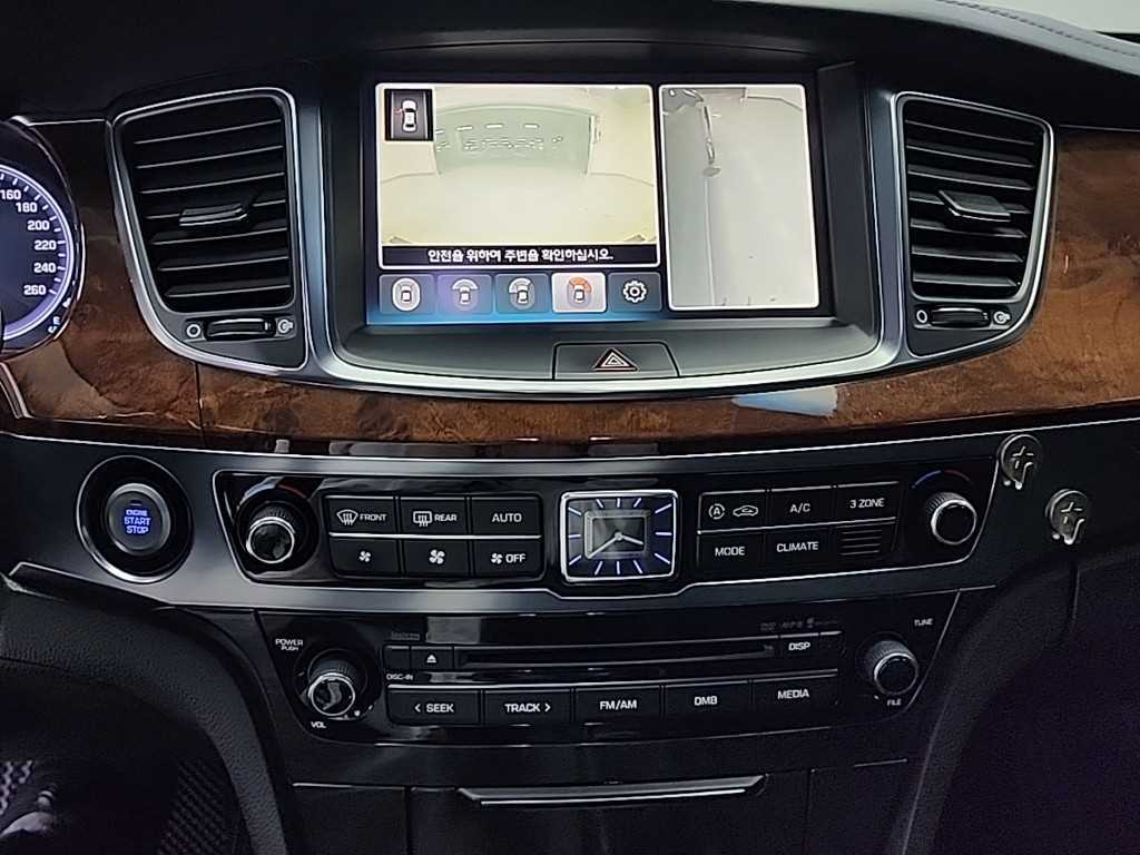 HYUNDAI Equus - Vista 10