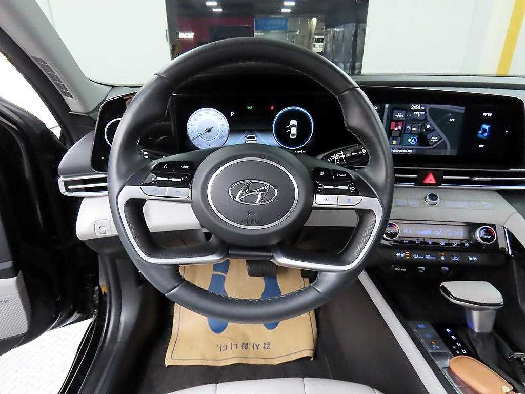 HYUNDAI Avante - Vista 9