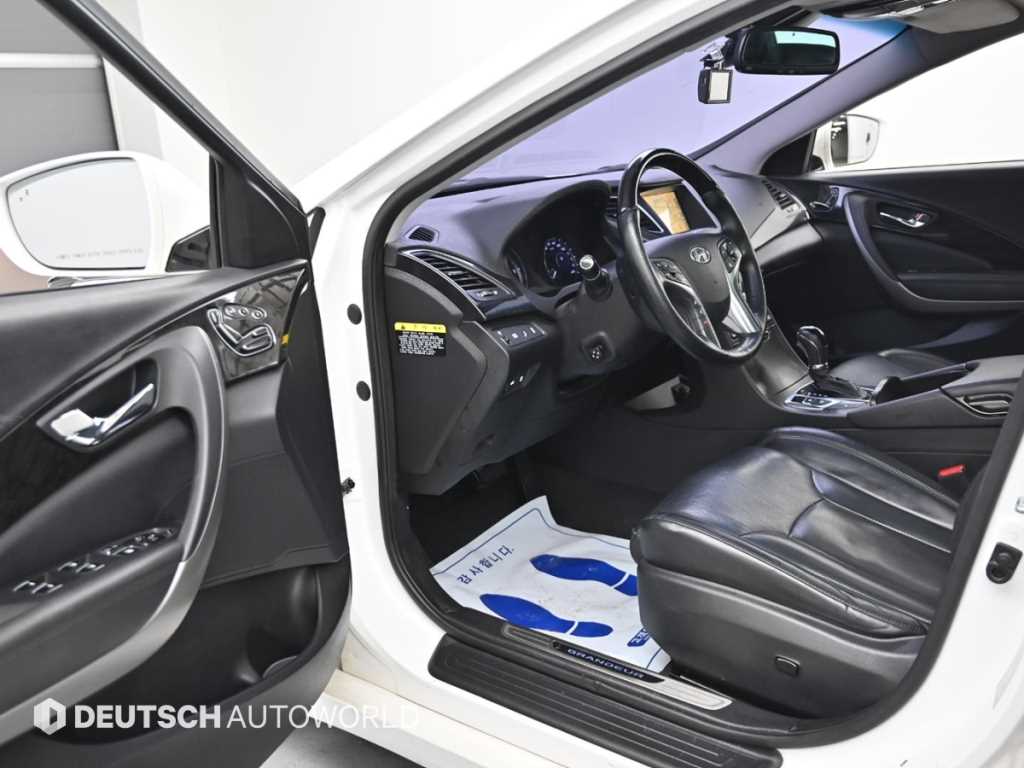 HYUNDAI Grandeur - Vista 11