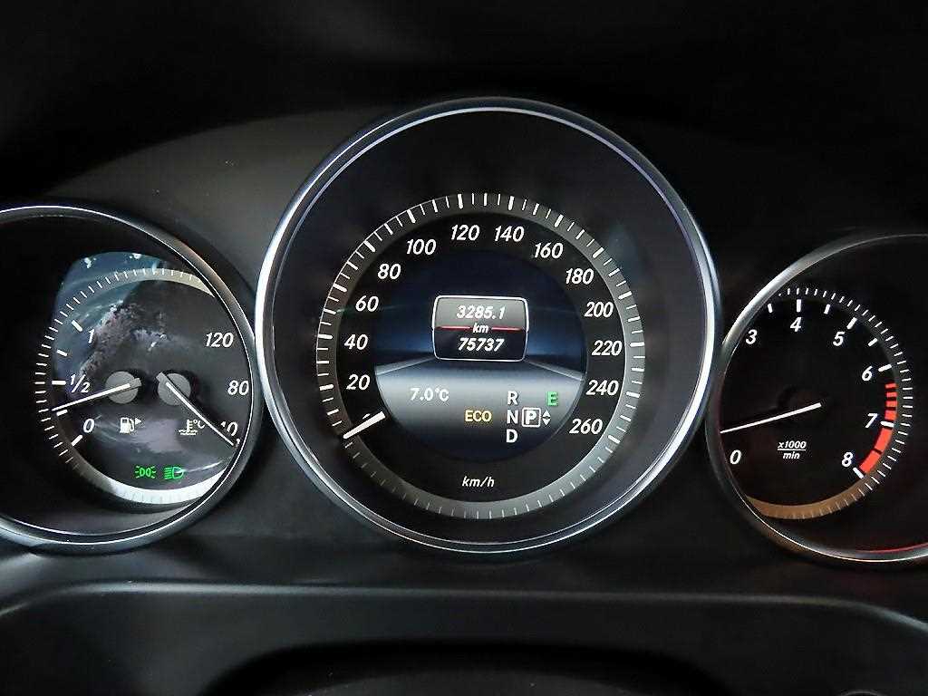 Mercedes Benz E class - Vista 8