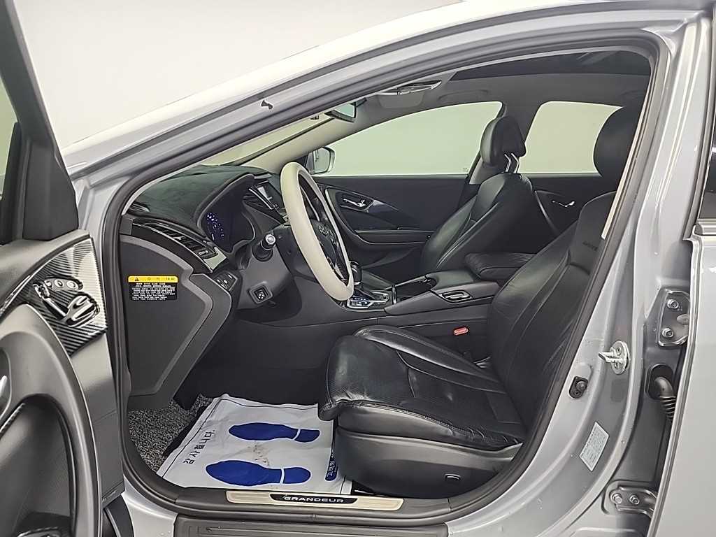 HYUNDAI Grandeur - Vista 11