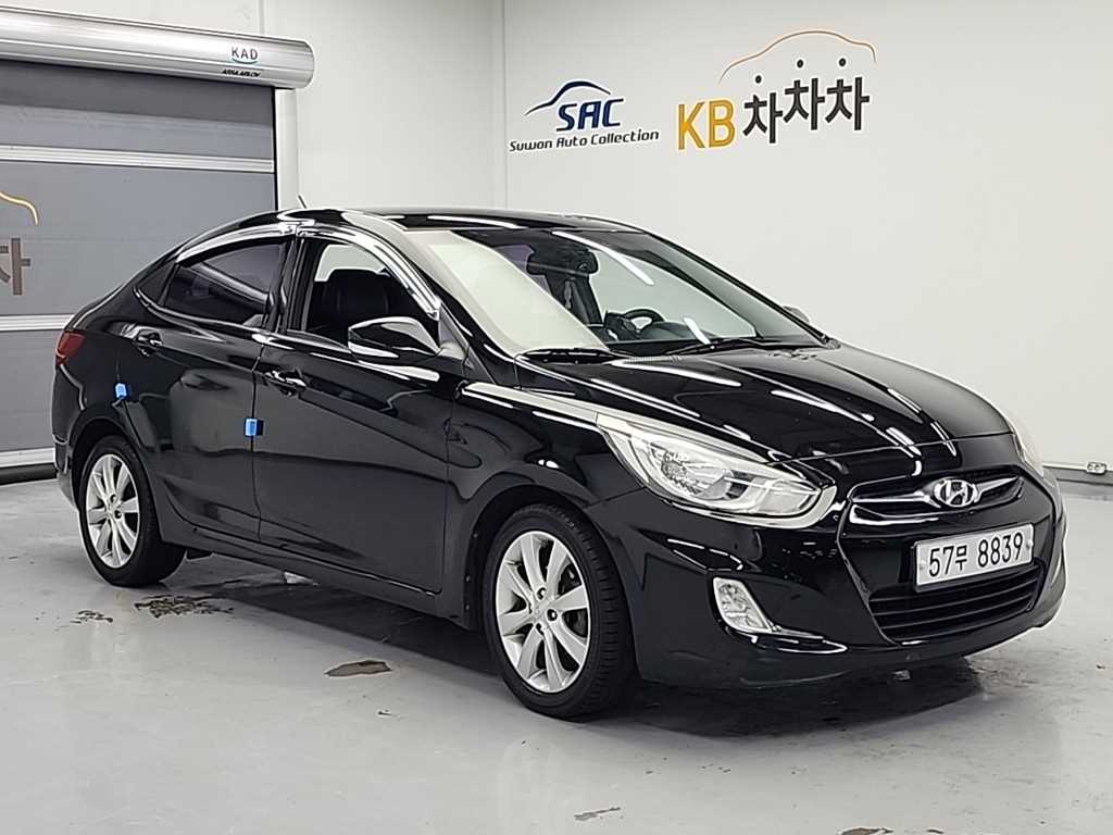 HYUNDAI Accent - Vista 4