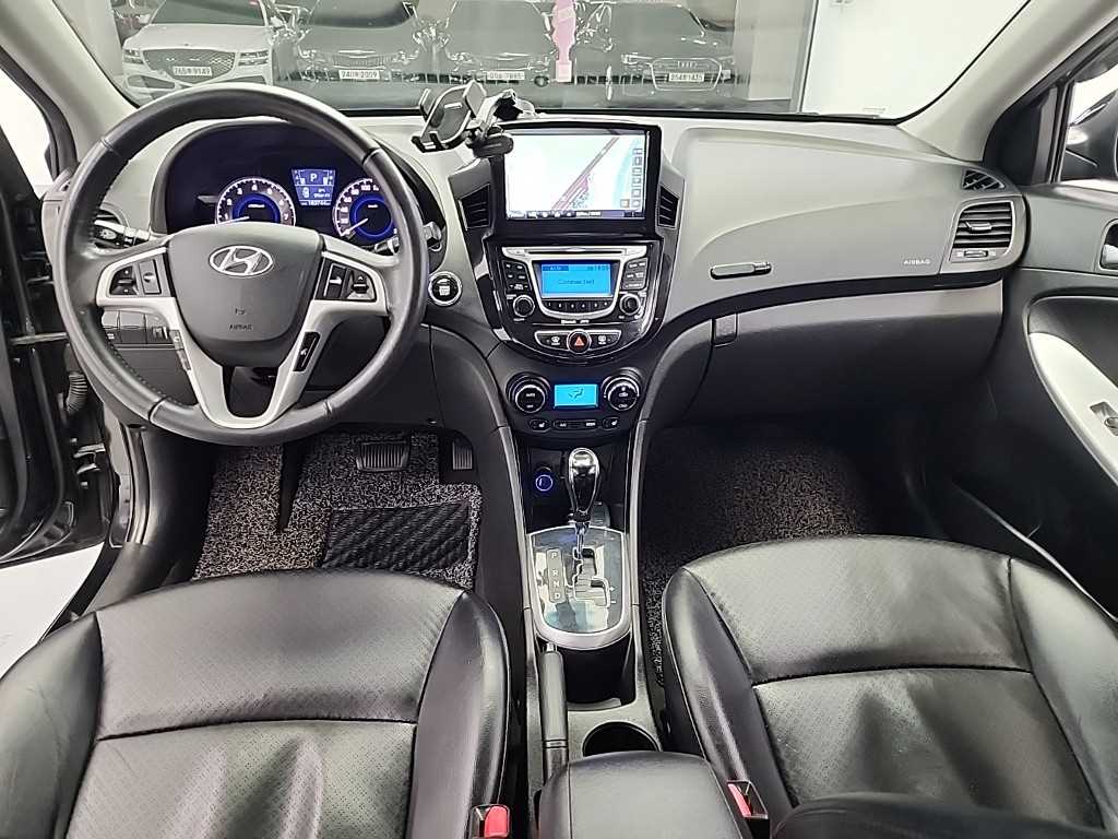 HYUNDAI Accent - Vista 7