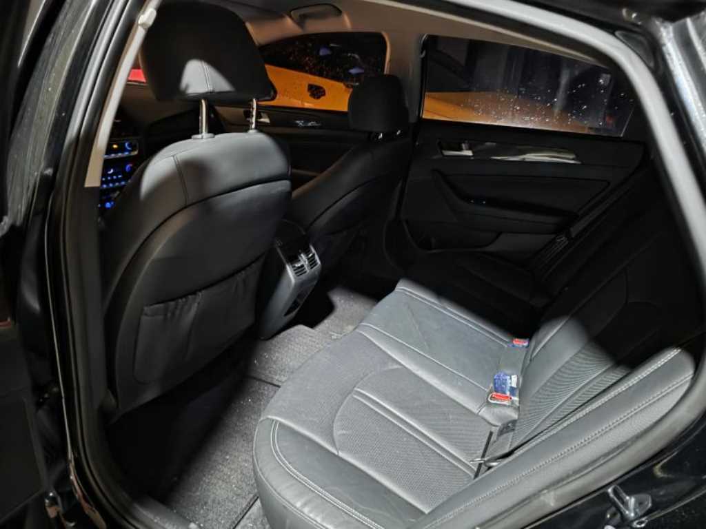 HYUNDAI Sonata - Vista 8